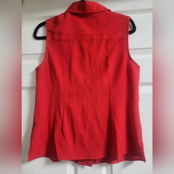 Christopher And Banks Womens Red V Neck Sleeveless Button-Up Top- Size M - Picture 3 of 5